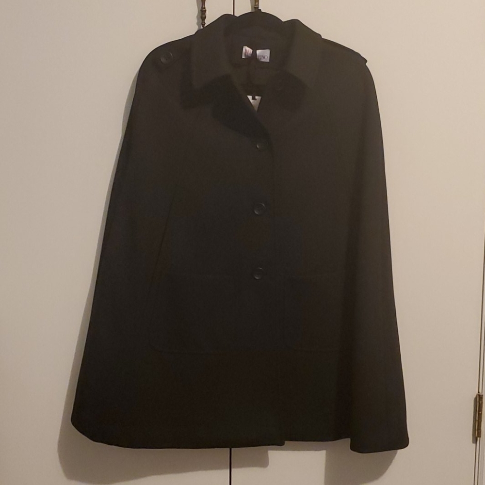 Cape - Picture 2 of 4